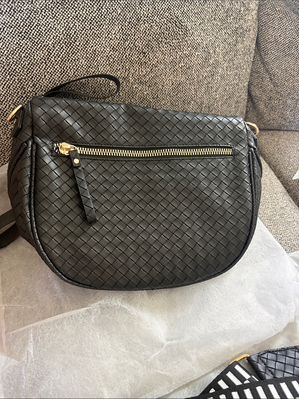 EMMAFY Black Woven Leather Crossbody Bag with Striped Strap - Picture 5 of 6